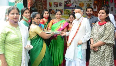 05.09.2021 : Governor visited the stall started by a women's self help group at Raj Bhavan