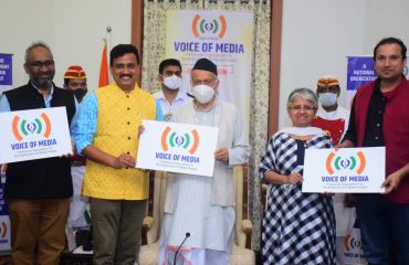 08.09.2021 : Governor Koshyari unveils logo of ‘Voice of Media’