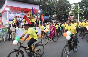 17.09.2021: राज्यपालांनी पुणे येथे एका भव्य सायकल रॅलीला झेंडी दाखवून रवाना केले
