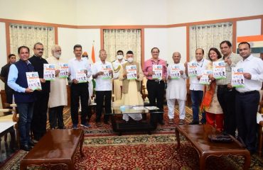 18.10.2021 : Governor  launched the inaugural issue of Marathi monthly Vigyan Vishwa