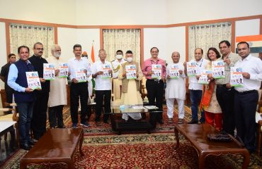18.10.2021 : Governor  launched the inaugural issue of Marathi monthly Vigyan Vishwa
