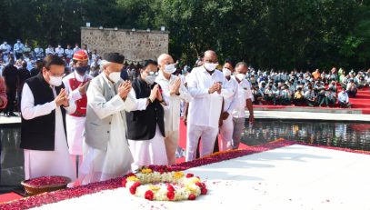 25.11.2021 : Governor visit at ‘Prerana Sthal’ of Ex. Minister late Jawaharlal Darda on his Smriti Din