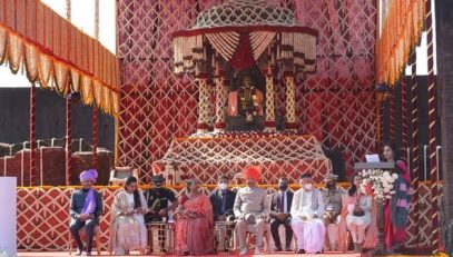 06.12.2021 : President of India Ram Nath Kovind accompanied by Smt. Savita Kovind visited the historic fort Raigad. Maharashtra Governor Bhagat Singh Koshyari was also present.