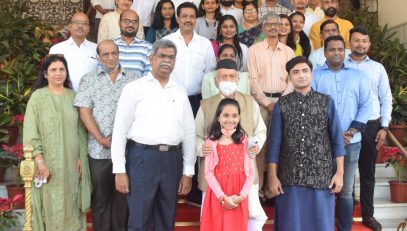 Governor Koshyari felicitates winners of Eco Friendly Ganeshotsav competition