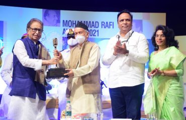 Governor presents Mohammad Rafi Lifetime Award to Pt Hridaynath Mangeshkar  