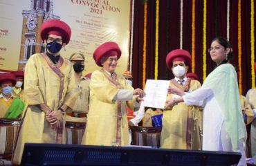 27.12.2021 : Governor presides over Convocation of MU