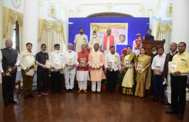 Governor presents Patrakar Bhushan Awards