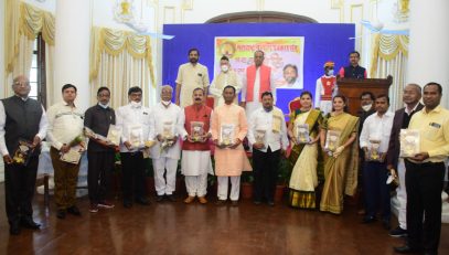 Governor presents Patrakar Bhushan Awards