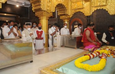 30.01.2022 : Governor visits to Shri Sai Baba Samadhi Temple