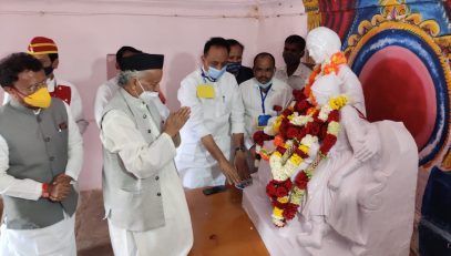 Governor paid his respects to Rajmata Jijau at Sindkhed Raja