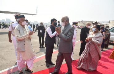 President of India departs; seen off by Governor