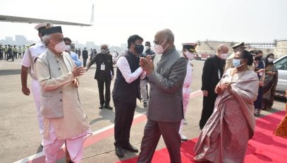 President of India departs; seen off by Governor