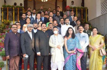 Governor presents India SME Excellence awards to entrepreneurs and business leaders