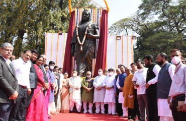 14.02.2022 : राज्यपालांच्या हस्ते सावित्रीबाई फुले यांच्या पूर्णाकृती पुतळ्याचे अनावरण