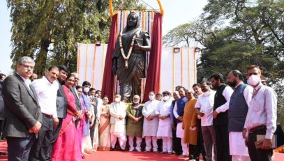 14.02.2022 : Governor unveiled the statue of Kranti Jyoti Savitribai Phule