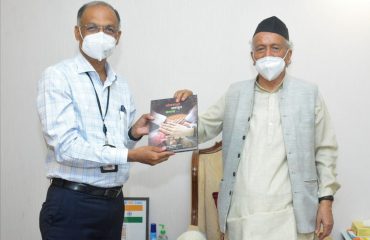 15.02.2022 : Principal Secretary Shrikant Deshpande met Governor