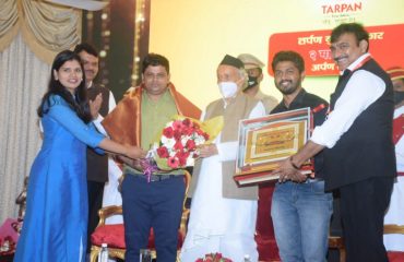 02.03.2022: Governor Koshyari presents Tarpan Yuva Puraskars to successful youths