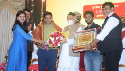 02.03.2022: Governor Koshyari presents Tarpan Yuva Puraskars to successful youths