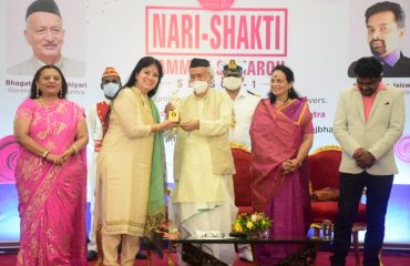 09.03.2022 : Governor presents Nari Shakti Samman to 30 women achievers