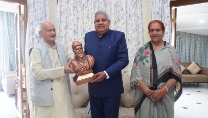 26.03.2022:  W.B. Governor meets Maha Governor