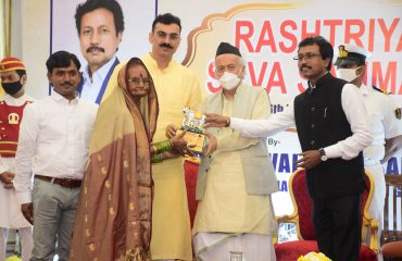 Governor Koshyari presents Gau Bharat Bharati Rashtra Seva Samman for cow protection