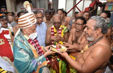 0६.04.2022: राज्यपालांच्या उपस्थित तिरुचेंबूर मुरुगन मंदिरातर्फे आयोजित महाकुंभाभिषेक कार्यक्रम