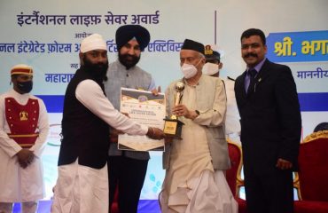 Governor presents ‘Life Saver Awards’ to 35 Blood Donation organisations