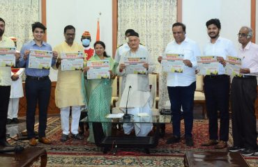 07.04.2022 : साप्ताहिक बलवंतच्या नव्या आवृत्तीचे राज्यपालांच्या हस्ते प्रकाशन