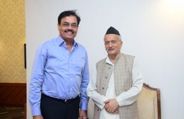 15.04.2022 : Vengsarkar met Governor