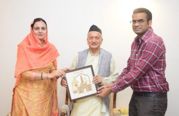 22.04.2022 : The Mayor of Chandigarh Sarabjit Kaur called on Governor