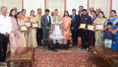 10.05.2022 : Governor felicitated youth social workers