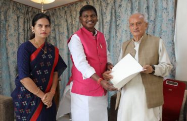 12.05.2022 : Union Minister Arjun Munda and Union MoS Dr. Bharti Pawar meets Governor