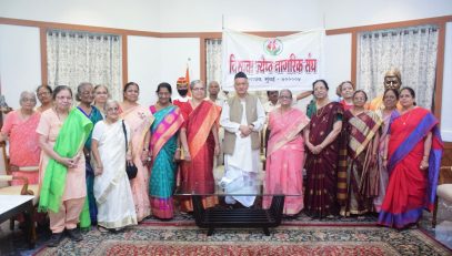 A group of senior citizens from the organisation 'Visava' meets Governor