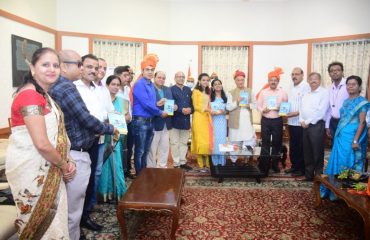 Governor releases the book on Banking Technology and Hindi