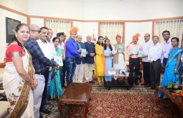 Governor releases the book on Banking Technology and Hindi