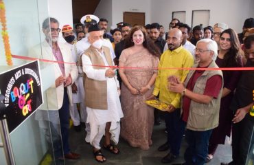 Governor inaugurates Anjali Arora's 'Bouquet of Arts' Exhibition