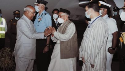 Governor welcomed to President of India at Pune Airport