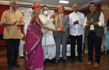 Governor presented the 'Parivartan' Lifetime Achievement Award