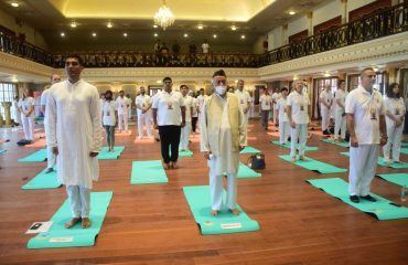 Maharashtra Governor joins diplomats, international students in celebrating Yoga Day at Raj Bhavan