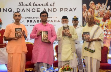 14.07.2022 : Governor releases biography of ISKCON Founder Srila Prabhupada