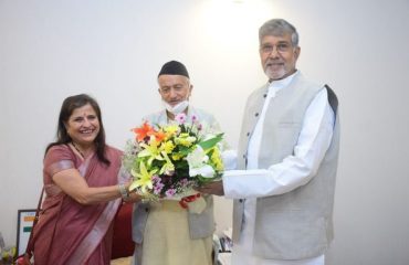 02.08.2022 : Nobel laureate Kailash Satyarthi meet Governor