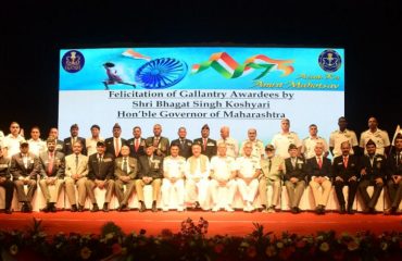 Governor felicitates Gallantry Awardees of Indian Navy on Azadi Ka Amrit Mahotsav