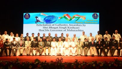 Governor felicitates Gallantry Awardees of Indian Navy on Azadi Ka Amrit Mahotsav