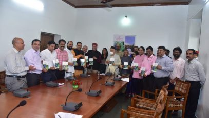 14.08.2022 : Governor releases the book ‘Chakori Baherche Shikshan’