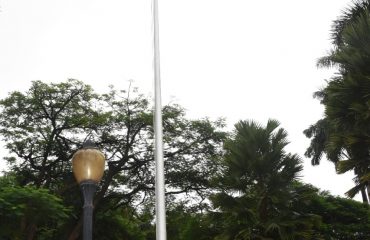 15.08.2022 : Governor Bhagat Singh Koshyari unfurled the National Flag on the occasion of the 75th Anniversary of the Independence Day being celebrated as Azadi Ka Amrit Mahotsav at the Council Hall in Pune.