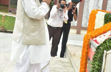 15.08.2022 : Governor visited the National War Memorial at Ghorpadi in Pune