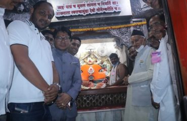 Governor visited the Yogeshwari Devi Mandir at Ambajogai.