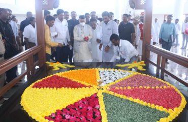 Governor paid his respects at 'Gopinath Gad'