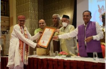 Governor Koshyari presents Rashtriya Patrakarita Puraskars to eminent journalists