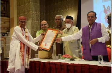 Governor Koshyari presents Rashtriya Patrakarita Puraskars to eminent journalists